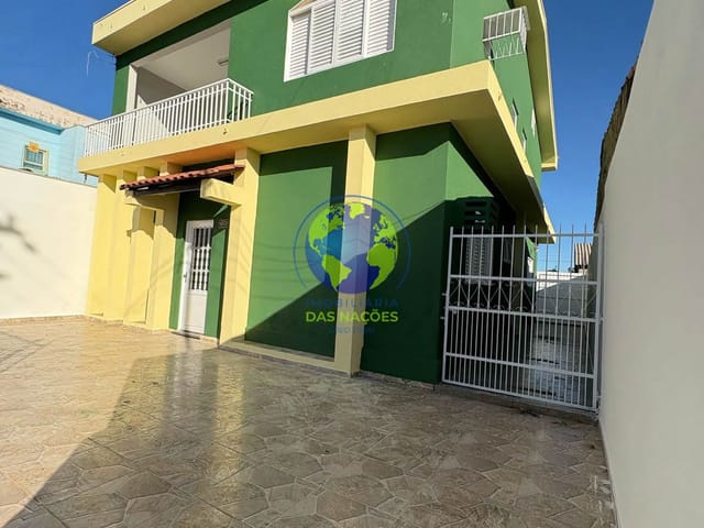 Sobrado com 200m² 5 quartos e 4 banheiros, à venda, no bairro Parque Cuiabá em Cuiabá