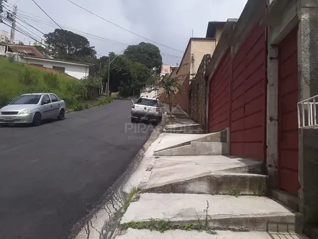 Sobrado com 257m² 7 quartos e 3 banheiros, à venda, no bairro Jardim Quisisana em Poços de Caldas