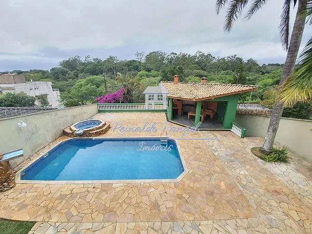 Sobrado com 750m² 3 quartos e 6 banheiros, à venda, no bairro Jardim Passárgada I em Cotia