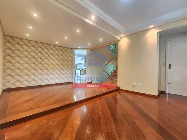 Sobrado com 220m² 4 quartos e 3 banheiros, à venda, no bairro Guabirotuba em Curitiba