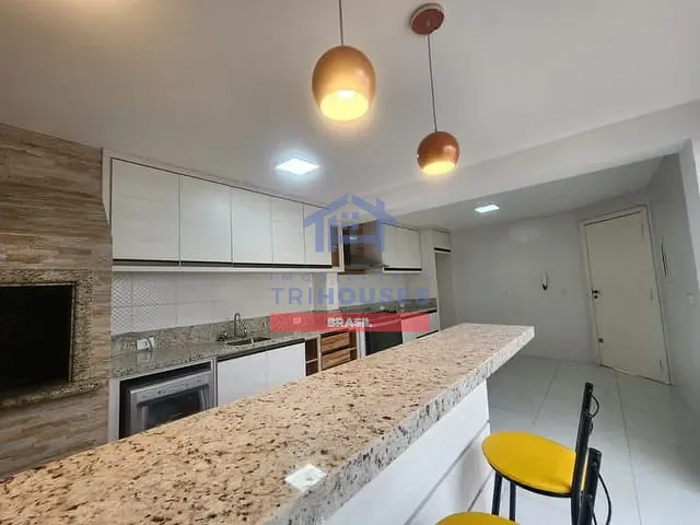 Sobrado com 220m² 4 quartos e 3 banheiros, à venda, no bairro Guabirotuba em Curitiba