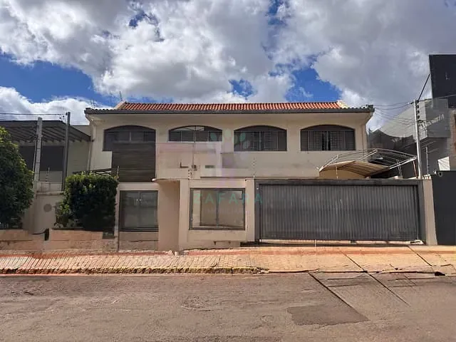 Sobrado com 525m², à venda, no bairro Centro em Campo Grande