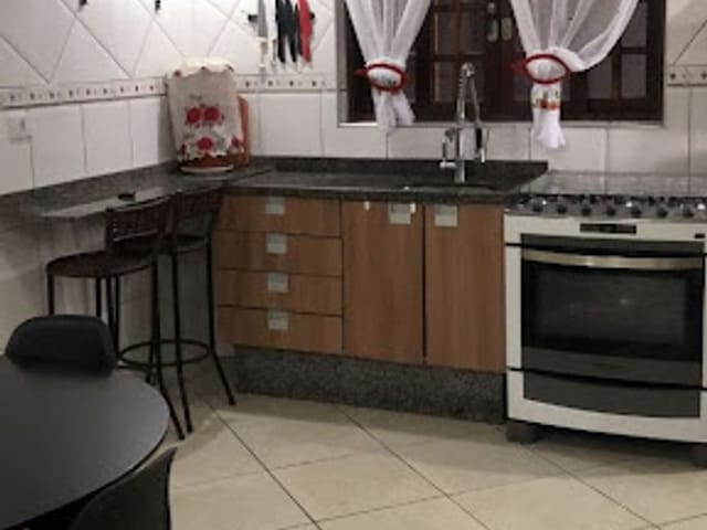 Sobrado 4 quartos e 2 banheiros, à venda, no bairro Torres Tibagy em Guarulhos
