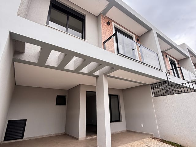 Sobrado com 114m² 3 quartos e 3 banheiros, à venda, no bairro Jardim Carvalho em Ponta Grossa