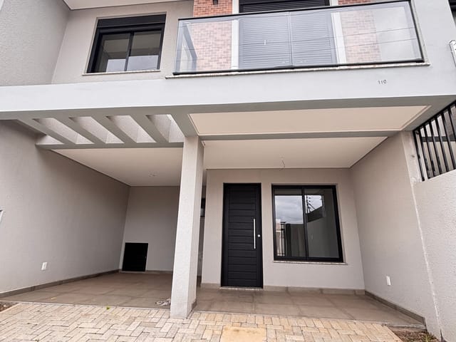 Sobrado com 114m² 3 quartos e 3 banheiros, à venda, no bairro Jardim Carvalho em Ponta Grossa