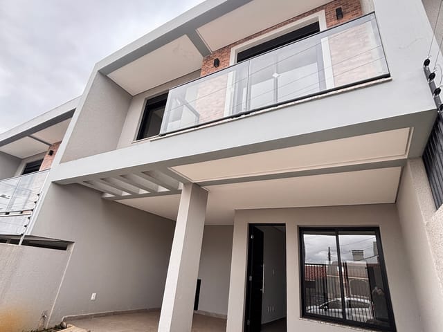 Sobrado com 114m² 3 quartos e 3 banheiros, à venda, no bairro Jardim Carvalho em Ponta Grossa