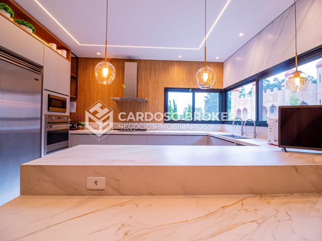 Sobrado com 1280m² 5 quartos e 8 banheiros, à venda, no bairro Tamboré em Barueri