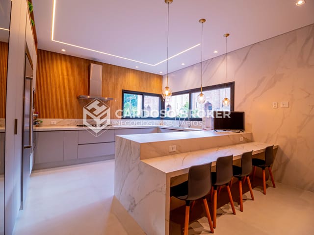 Sobrado com 1280m² 5 quartos e 8 banheiros, à venda, no bairro Tamboré em Barueri