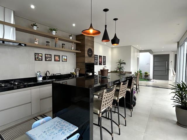 Sobrado com 251m² 4 quartos e 5 banheiros, à venda, no bairro Esplanada Primo Meneghetti em Franca