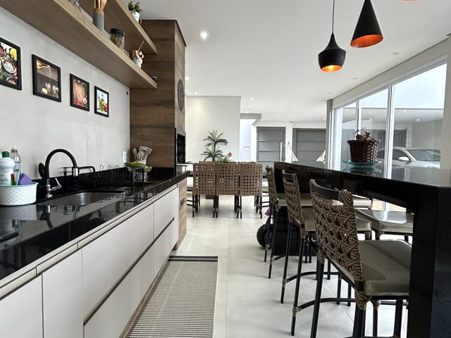 Sobrado com 251m² 4 quartos e 5 banheiros, à venda, no bairro Esplanada Primo Meneghetti em Franca