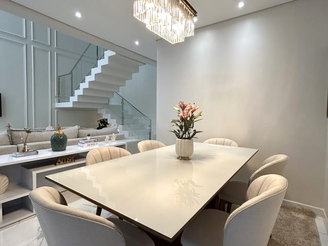 Sobrado com 251m² 4 quartos e 5 banheiros, à venda, no bairro Esplanada Primo Meneghetti em Franca