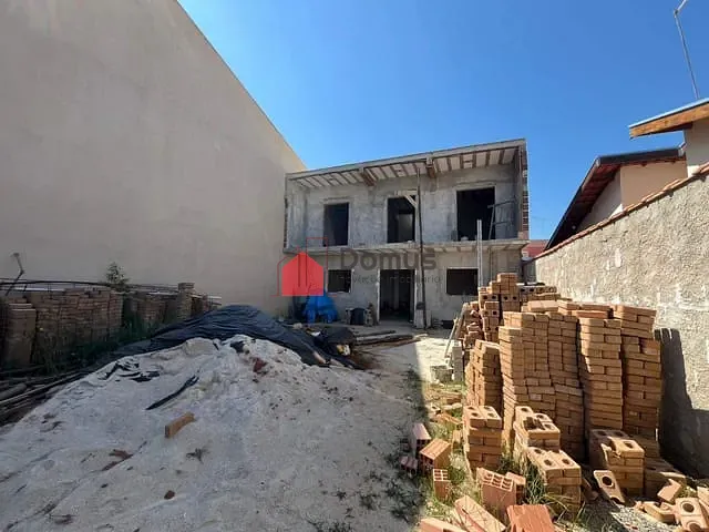 Sobrado com 175m² 2 quartos e 2 banheiros, à venda, no bairro Loteamento Santa Clara em Pindamonhangaba