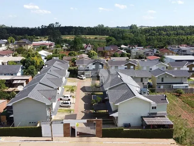 Sobrado com 52m² 2 quartos e 2 banheiros, à venda, no bairro Alesgut em Teutônia