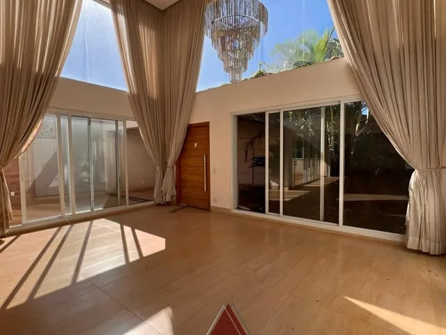 Sobrado com 414m² 4 quartos e 5 banheiros, para alugar, no bairro Residencial Amazonas em Franca