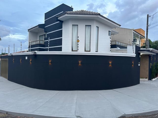 Sobrado com 193m² 3 quartos e 2 banheiros, à venda, no bairro Jardim Itália em Cambé