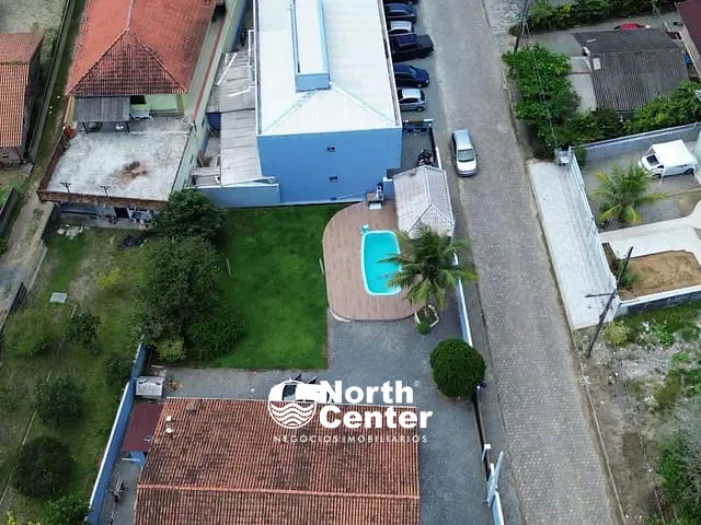 Sobrado com 1400m² 8 quartos e 7 banheiros, à venda, no bairro Costeira em Balneário Barra do Sul