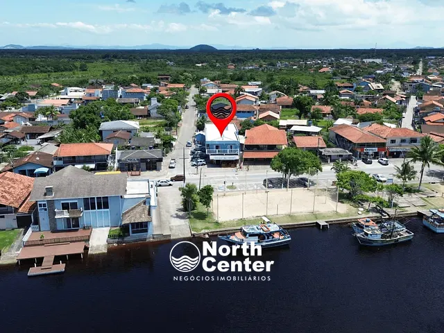 Sobrado com 1400m² 8 quartos e 7 banheiros, à venda, no bairro Costeira em Balneário Barra do Sul