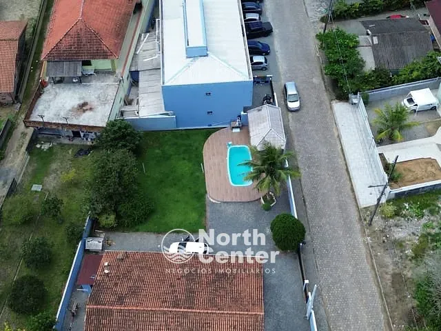 Sobrado com 1400m² 8 quartos e 7 banheiros, à venda, no bairro Costeira em Balneário Barra do Sul