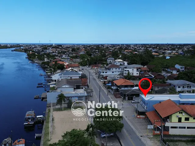 Sobrado com 1400m² 8 quartos e 7 banheiros, à venda, no bairro Costeira em Balneário Barra do Sul