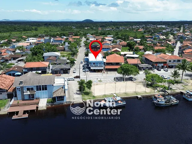 Sobrado com 1400m² 8 quartos e 7 banheiros, à venda, no bairro Costeira em Balneário Barra do Sul