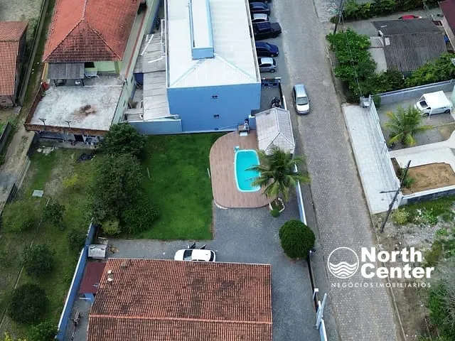 Sobrado com 1400m² 8 quartos e 7 banheiros, à venda, no bairro Costeira em Balneário Barra do Sul