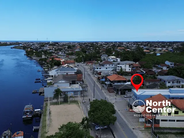 Sobrado com 1400m² 8 quartos e 7 banheiros, à venda, no bairro Costeira em Balneário Barra do Sul