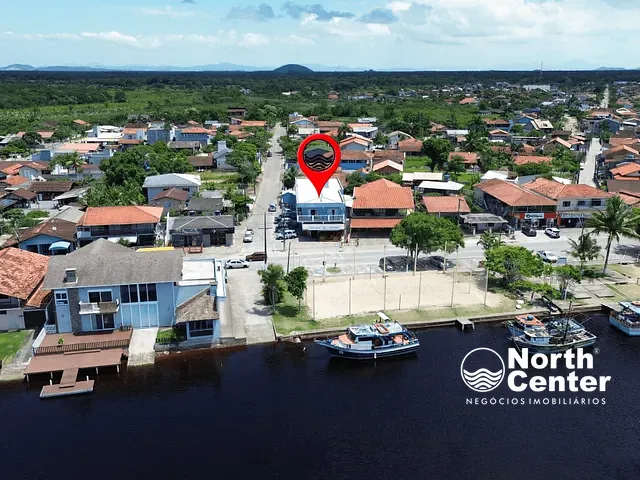 Sobrado com 1400m² 8 quartos e 7 banheiros, à venda, no bairro Costeira em Balneário Barra do Sul