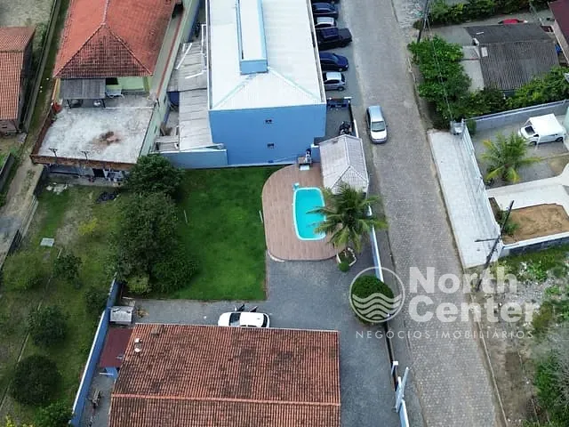 Sobrado com 1400m² 8 quartos e 7 banheiros, à venda, no bairro Costeira em Balneário Barra do Sul