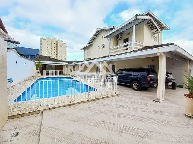 Sobrado com 308m² 3 quartos e 3 banheiros, à venda, no bairro Jardim Primavera em Caraguatatuba
