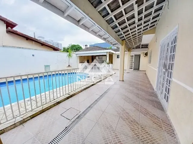 Sobrado com 308m² 3 quartos e 3 banheiros, à venda, no bairro Jardim Primavera em Caraguatatuba