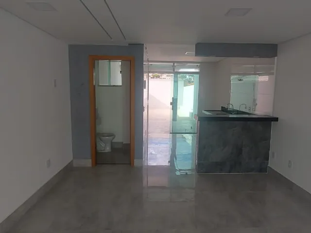 Sobrado com 174m² 3 quartos e 1 banheiro, à venda, no bairro Parque Xangri-Lá em Contagem