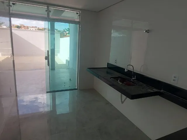 Sobrado com 174m² 3 quartos e 1 banheiro, à venda, no bairro Parque Xangri-Lá em Contagem