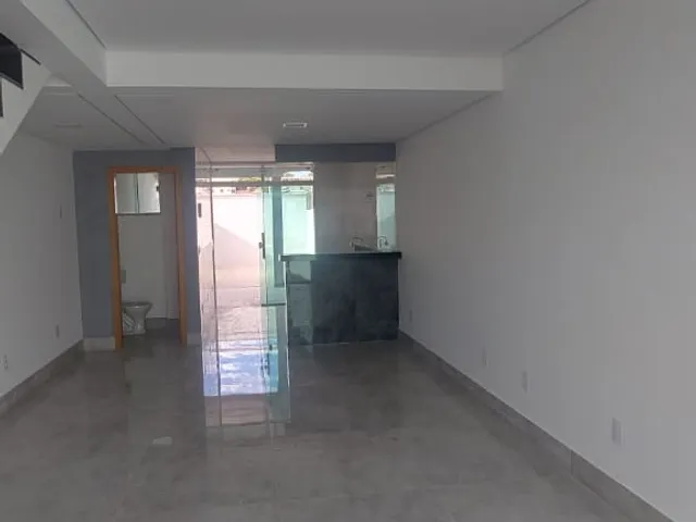 Sobrado com 174m² 3 quartos e 1 banheiro, à venda, no bairro Parque Xangri-Lá em Contagem