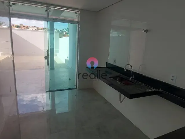 Sobrado com 174m² 3 quartos e 1 banheiro, à venda, no bairro Parque Xangri-Lá em Contagem