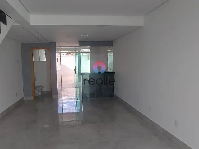 Sobrado com 174m² 3 quartos e 1 banheiro, à venda, no bairro Parque Xangri-Lá em Contagem