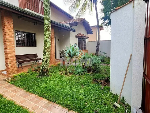 Sobrado com 330m² 3 quartos e 4 banheiros, à venda ou para alugar, no bairro Campos Elíseos em Taubaté