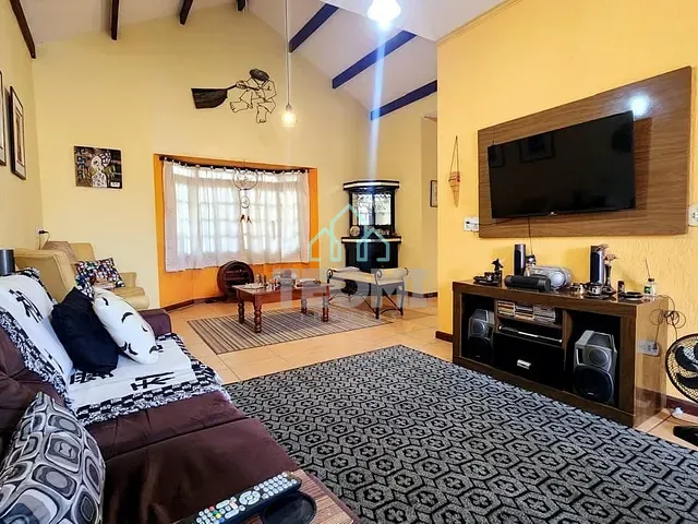 Sobrado com 330m² 3 quartos e 4 banheiros, à venda ou para alugar, no bairro Campos Elíseos em Taubaté