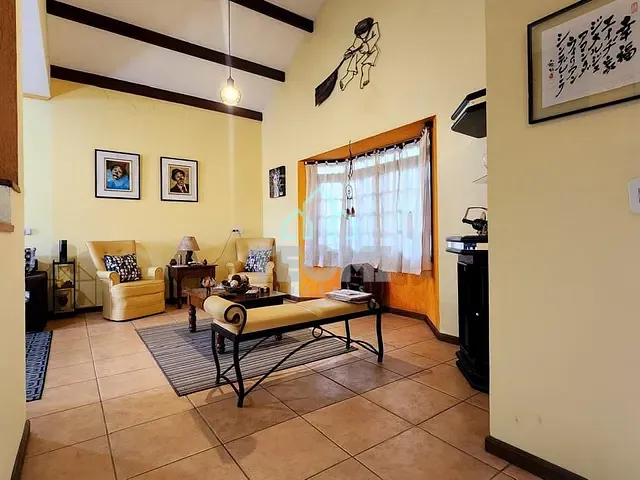 Sobrado com 330m² 3 quartos e 4 banheiros, à venda ou para alugar, no bairro Campos Elíseos em Taubaté