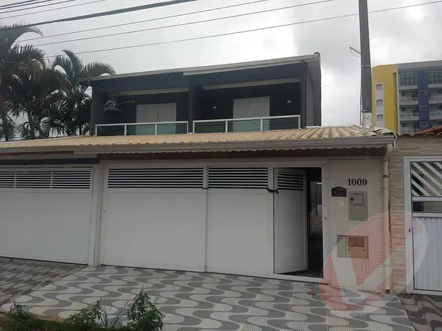 Sobrado com 212m² 3 quartos e 4 banheiros, à venda, no bairro Maracanã em Praia Grande