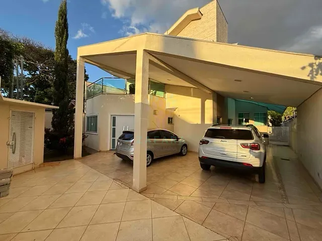 Sobrado com 575m² 6 quartos e 5 banheiros, à venda, no bairro Vila Taveirópolis em Campo Grande