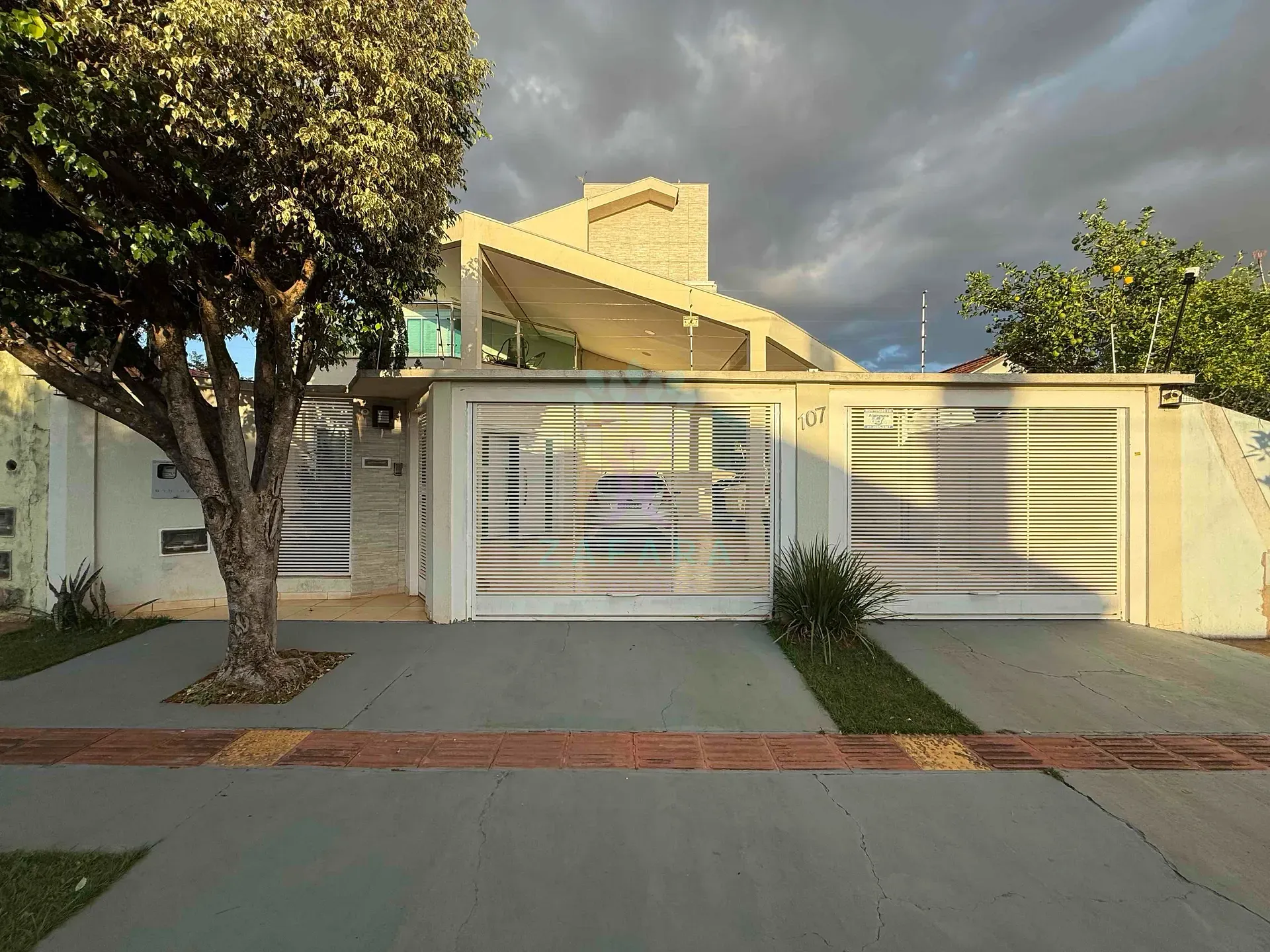 Sobrado, 6 quartos, 370 m² - Foto 1