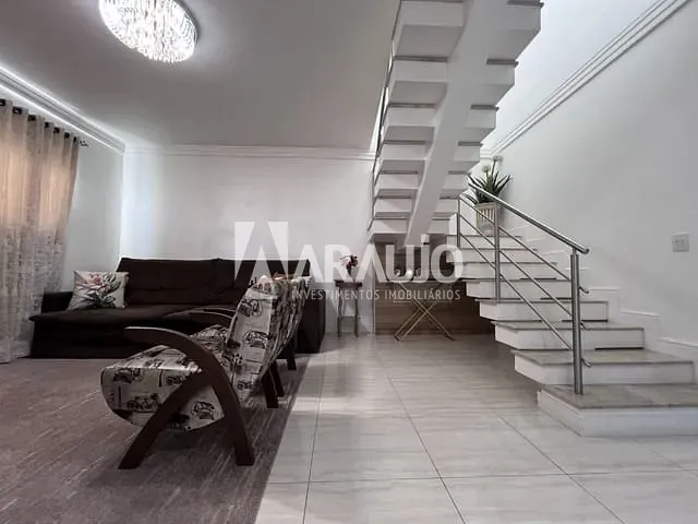 Sobrado com 288m² 3 quartos e 2 banheiros, à venda, no bairro São Judas em Itajaí