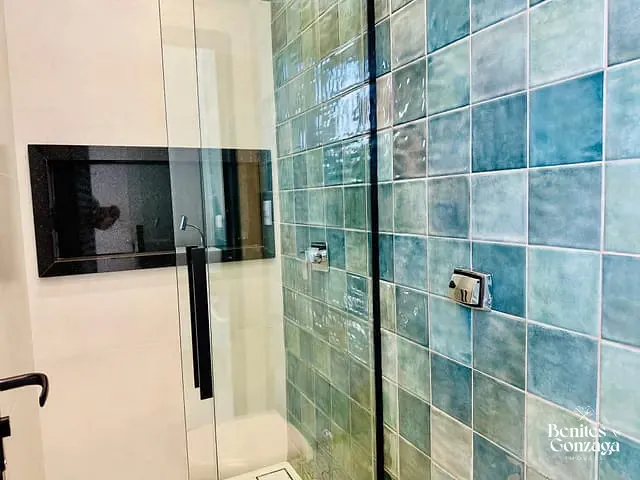 Sobrado 3 quartos e 4 banheiros, à venda, no bairro Jardim Cidade Monções em Maringá