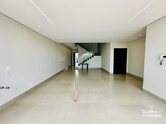 Sobrado 3 quartos e 4 banheiros, à venda, no bairro Jardim Cidade Monções em Maringá