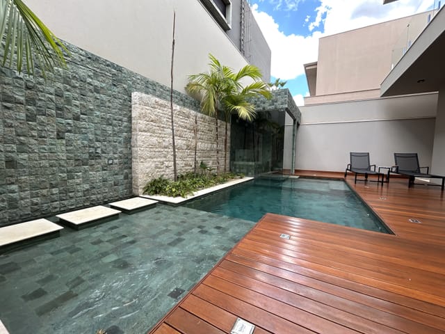 Sobrado com 418m² 4 quartos e 6 banheiros, à venda, no bairro Chácara Espraiado em Franca