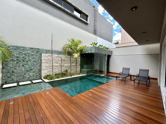 Sobrado com 418m² 4 quartos e 6 banheiros, à venda, no bairro Chácara Espraiado em Franca