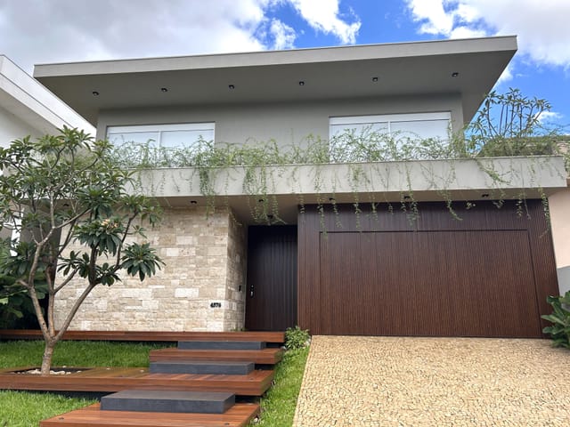 Sobrado com 418m² 4 quartos e 6 banheiros, à venda, no bairro Chácara Espraiado em Franca