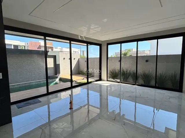 Sobrado com 200m² 3 quartos e 4 banheiros, à venda, no bairro FAG em Cascavel