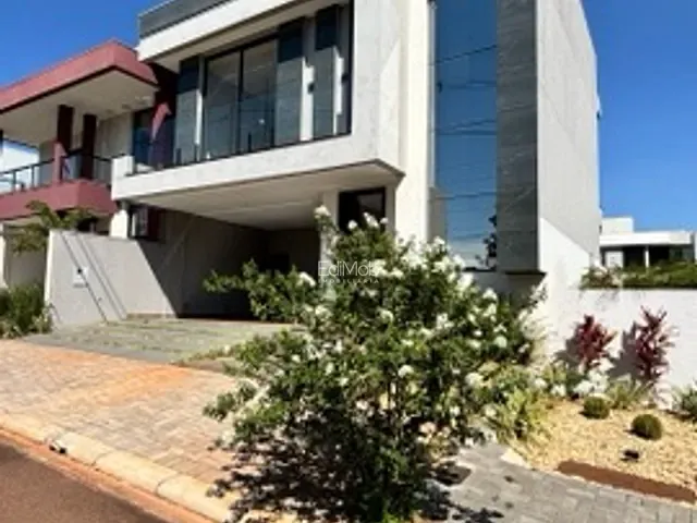 Sobrado com 200m² 3 quartos e 4 banheiros, à venda, no bairro FAG em Cascavel