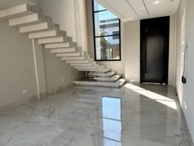 Sobrado com 200m² 3 quartos e 4 banheiros, à venda, no bairro FAG em Cascavel
